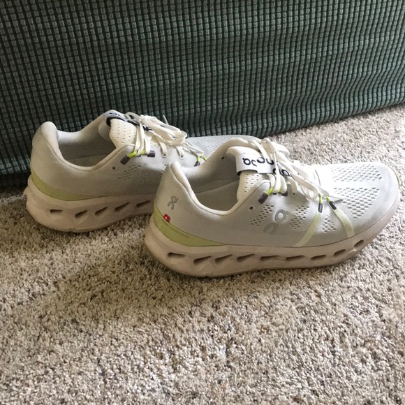 On cloud sneakers - Picture 1 of 7